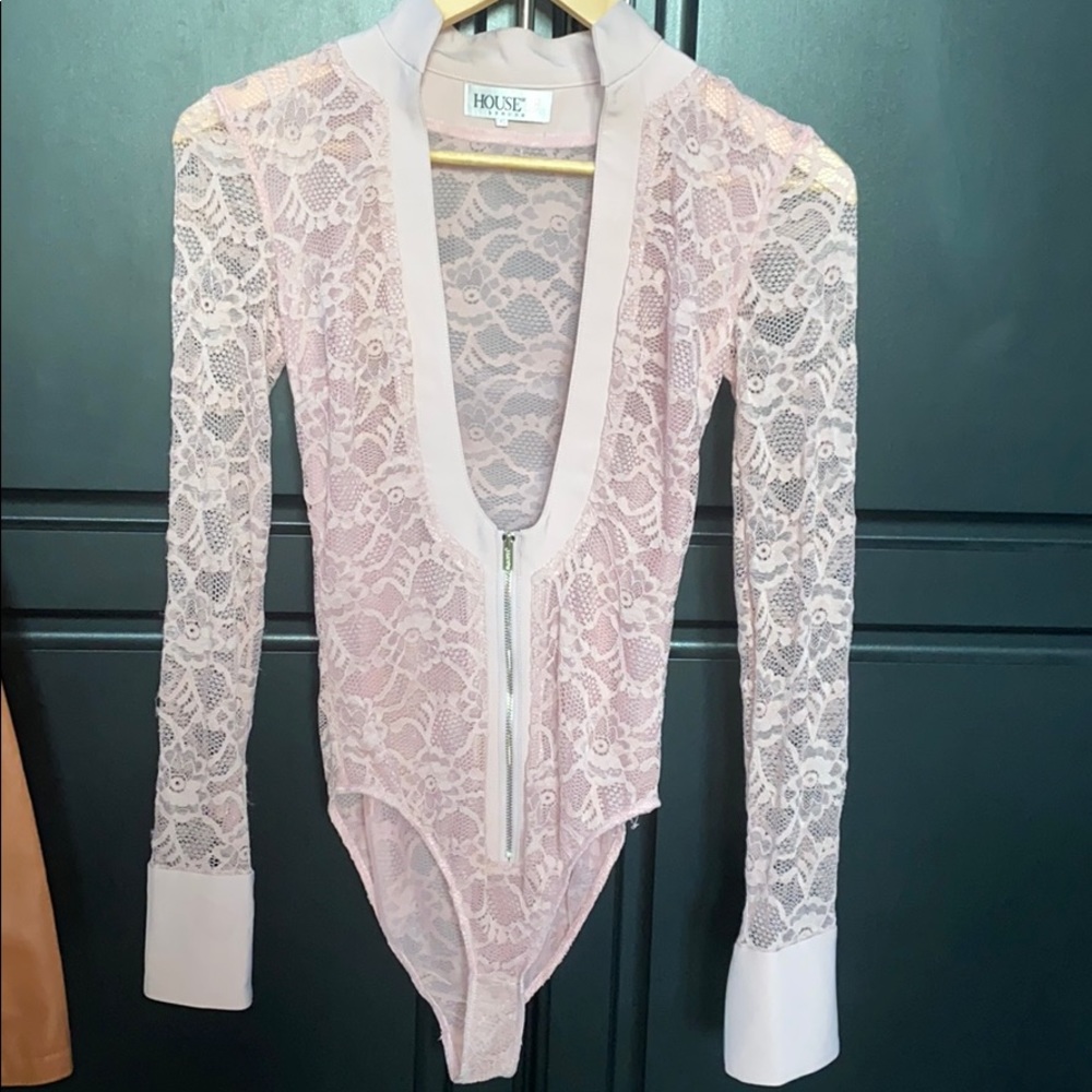 ✨House of CB long sleeved lace onesie✨